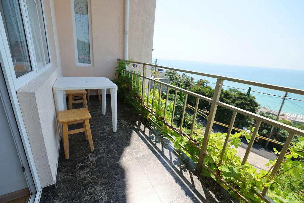 Квартира Квартира Трехместный номер с доп. местом с балконом и видом на море — Лазаревское