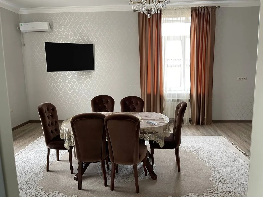 Частный аккуратный дом с двором на берегу Каспийского моря