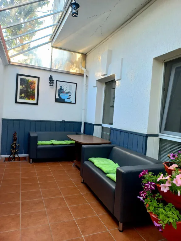 Уютная комната-люкс с балконом в частном доме