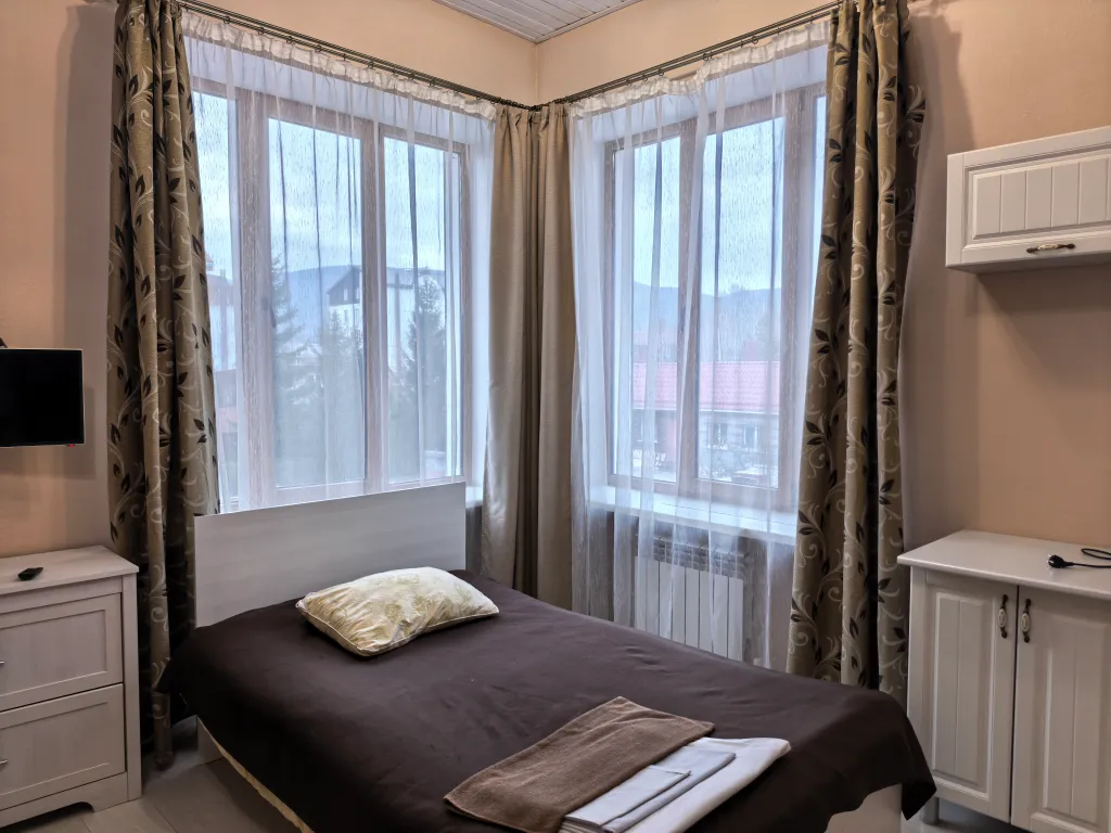 Двухэтажный дом на Банном