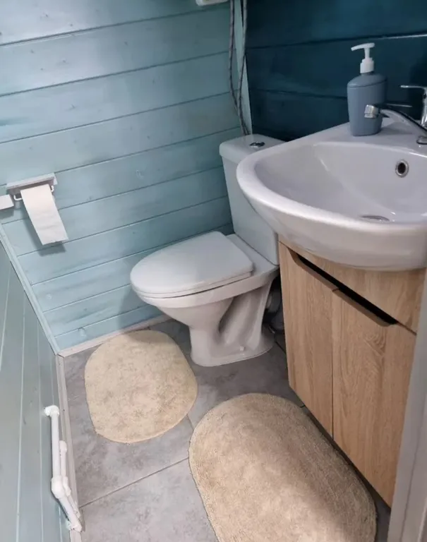 Уютный дом на берегу реки Кимрка