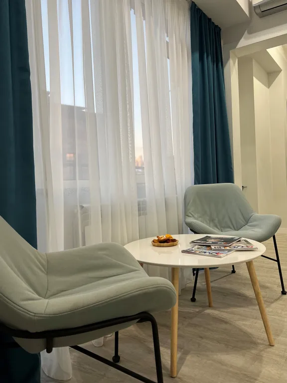 Студия с балконом рядом с Площадью Республики