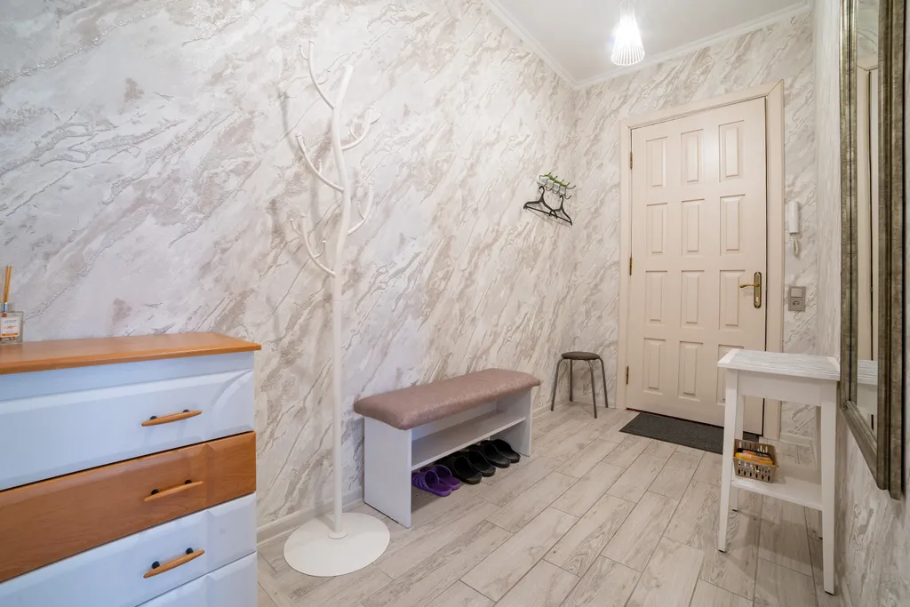 Сталинка в центре, в пешей доступности парк и вокзал, кондиционер, wi-fi