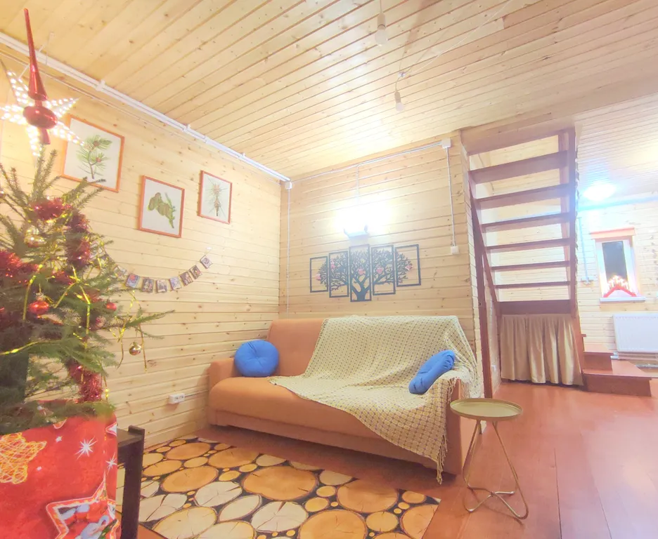 Просторный коттедж у озера с шикарным видом для большой компании