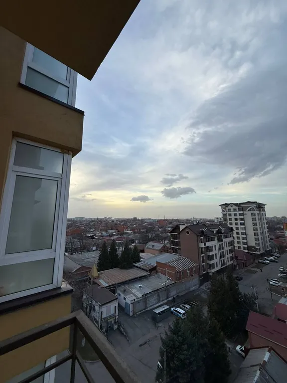 Квартира с видом на горы, город и храм Святого Георгия от Juls Apart