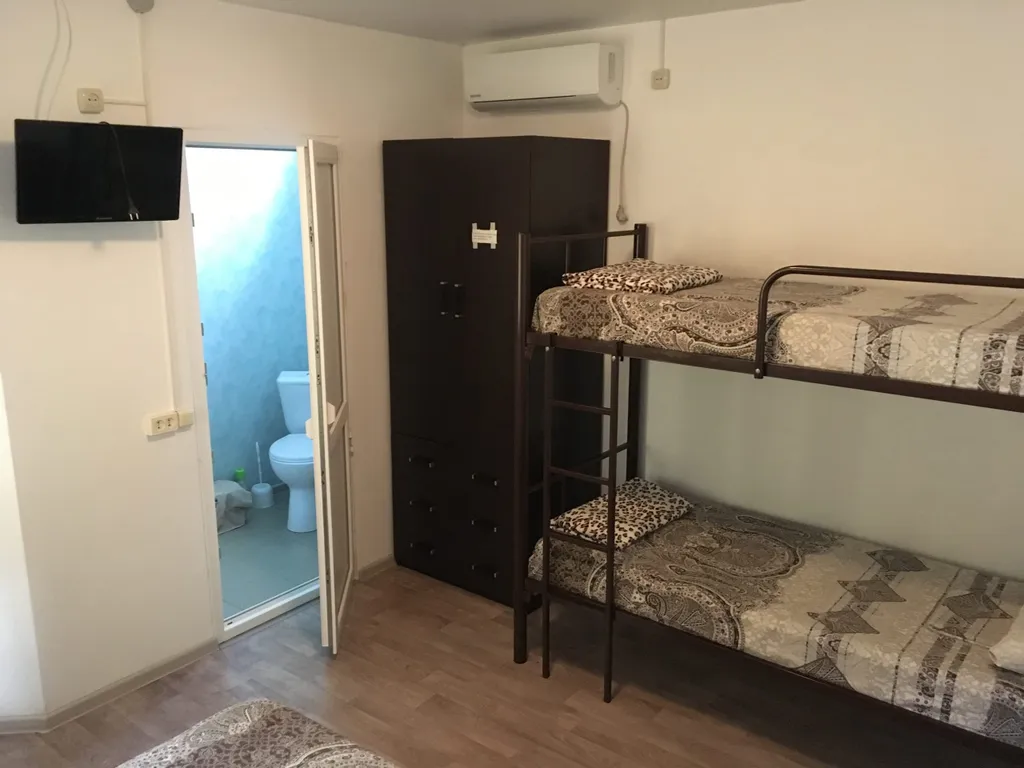 Люкс 4-х местный с санузлом и летней кухней