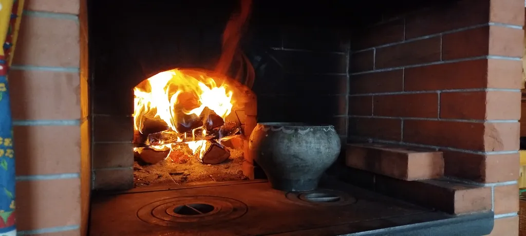 Уютный деревянный дом с мансардой и русской печкой