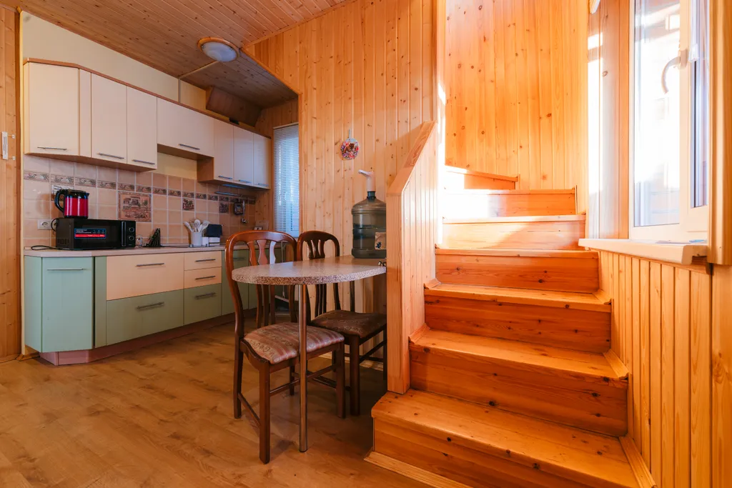 Дом на пруду с камином и караоке