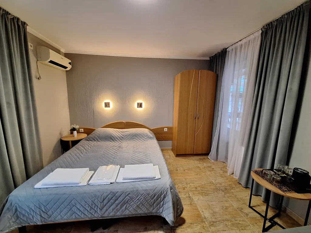 Квартира Квартира Комфорт плюс с террасой четырёхместный номер двуспальной кроватью — Геленджик