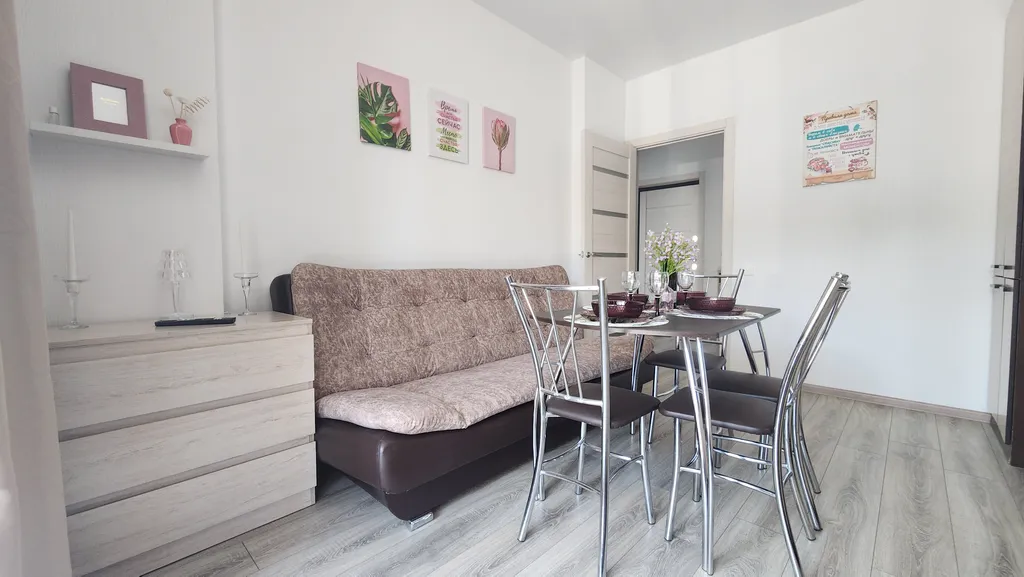 Евротрешка в корпусе с бассейном