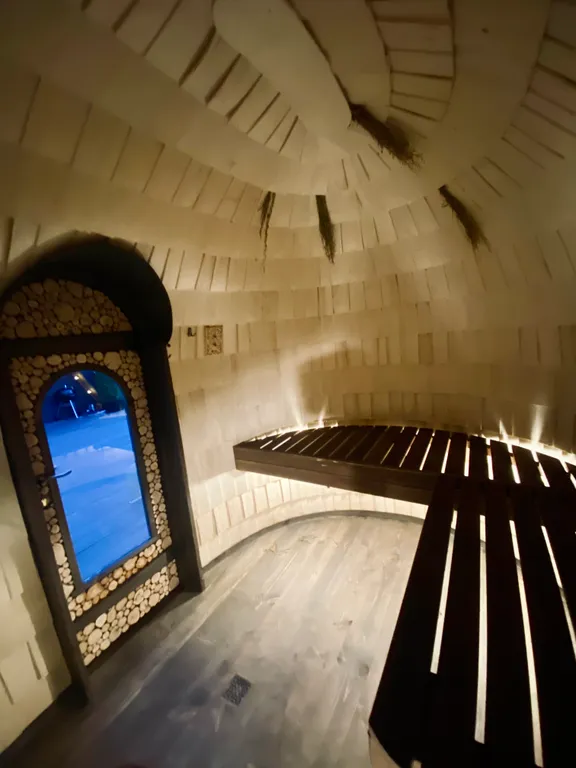 Уютное шале на берегу ручья с баней и купелью на уединенной террасе