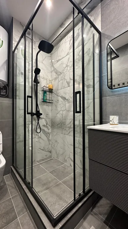 Квартира с дизайнерским евроремонтом и кухонной зоной