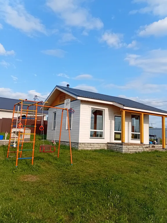 Уютный дом на берегу озера Камбулат