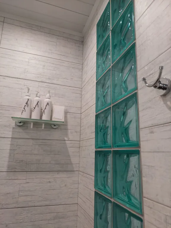 Студия с камином и креслом - коконом для двоих