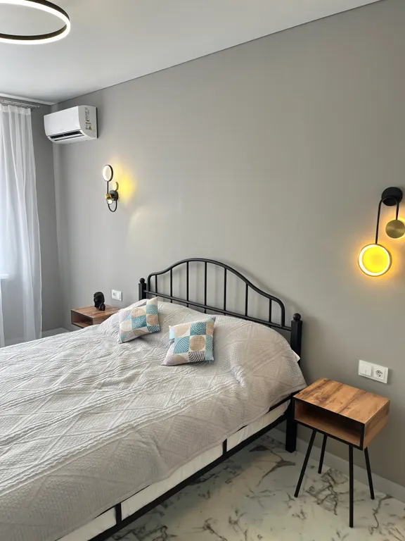 У ресторана! 14-й этаж и с видом на город.