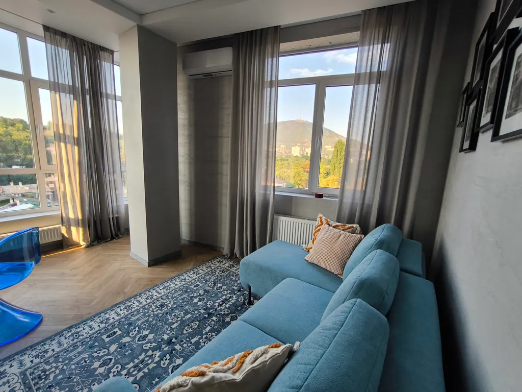 Апартаменты в ЖК Михайловский с панорамным видом на горы