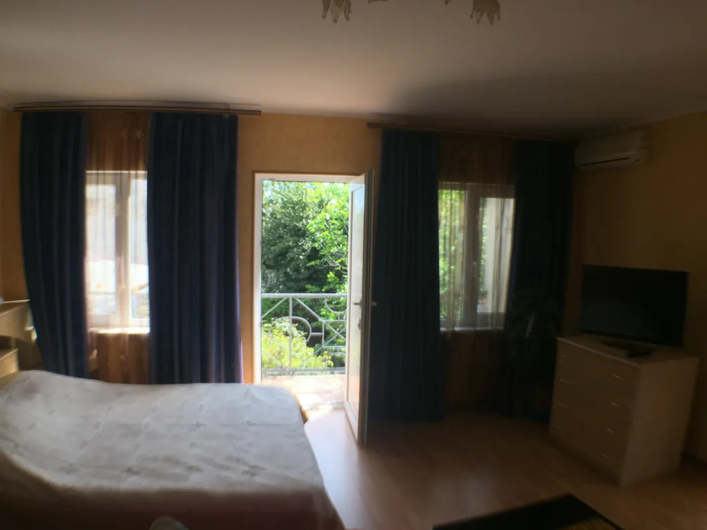 Просторный и уютный семейный номер с лоджией у моря