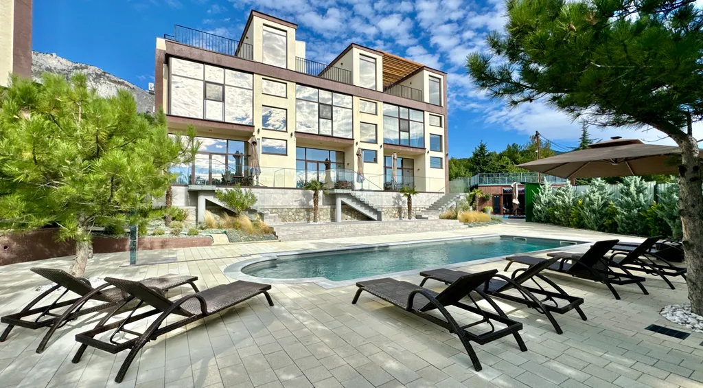 Коттедж Таунхаус Фламинго, лесная зона, подогреваемый бассейн — аренда посуточно в Кореиз