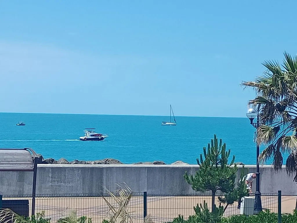 Квартира Квартира Атмосферный апартамент в морском стиле с видом на море в 300м до пляжа — Сириус