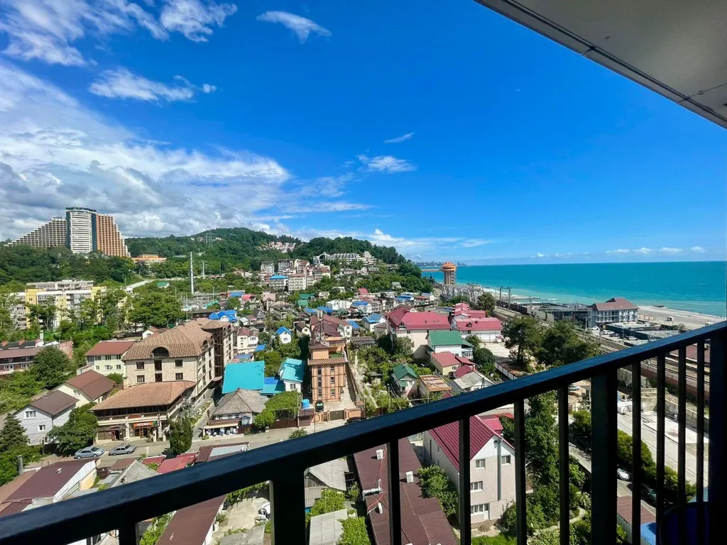 Квартира с видом на море с просторной обеденной зоной