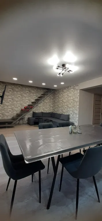 Большой загородный дом