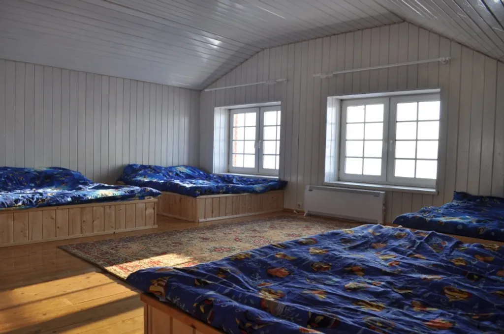 Дом-коттедж на берегу реки