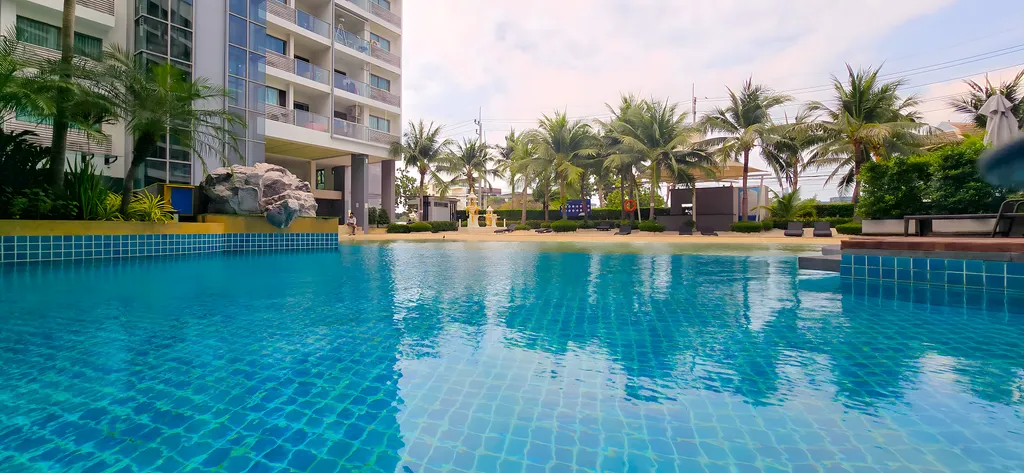 Комфортная квартира с выходом в бассейн