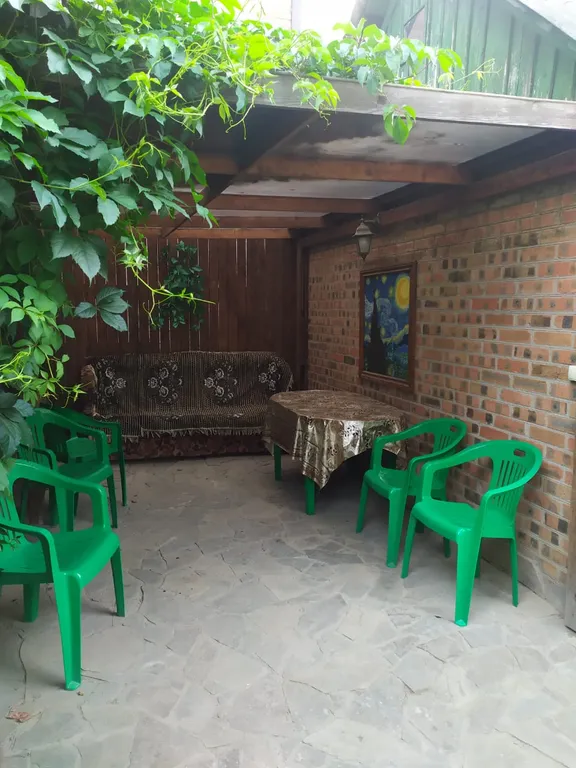 Частный дом с уютным двориком недалеко от центра