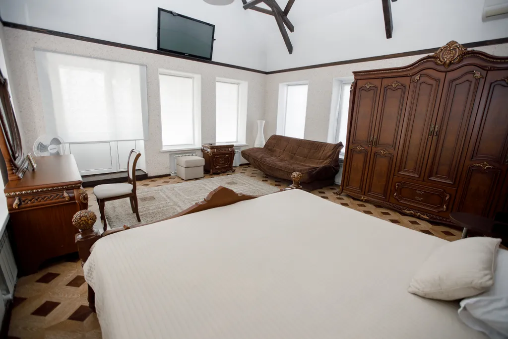 Роскошный номер для пар и семей с детьми, с балконом, кухней и диваном