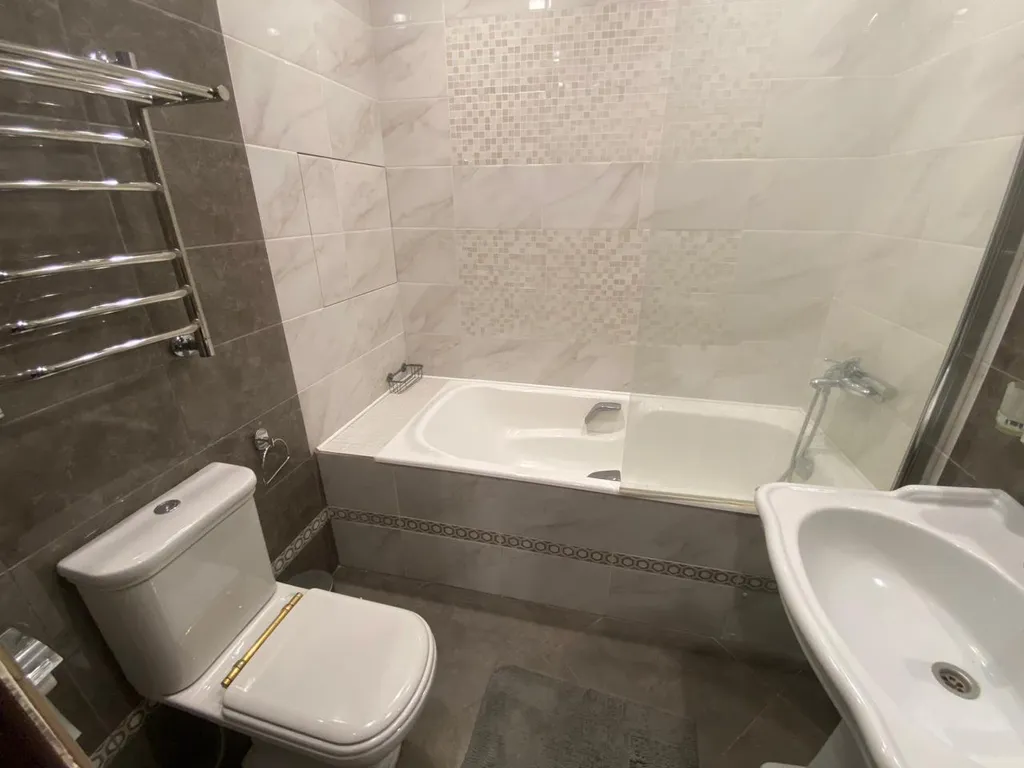 Евротрешка Луна, ЖК Белый Аист