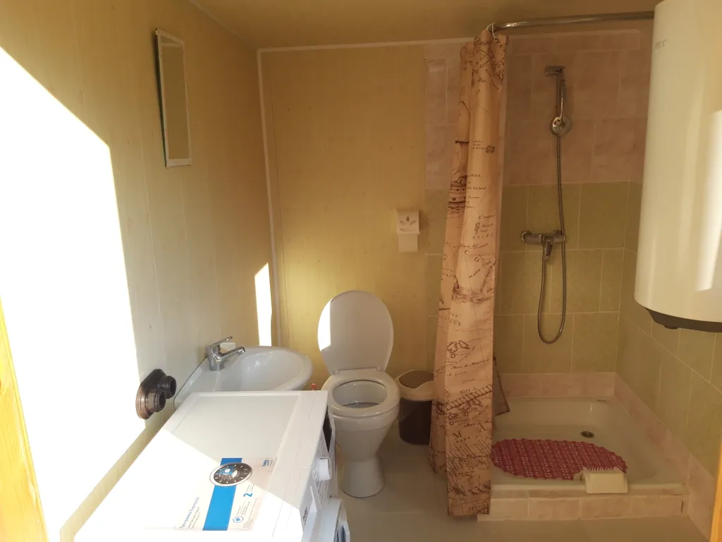 Деревянный домик- в невесомости