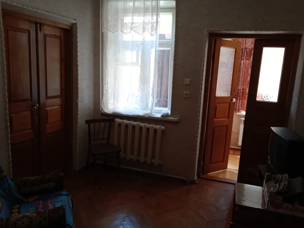 Простенькая комнатка в частном домике