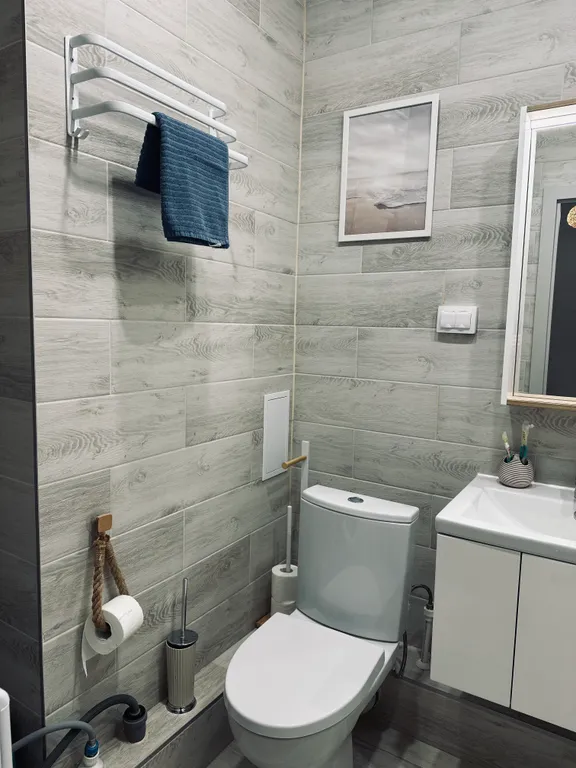 Thursday's apartment