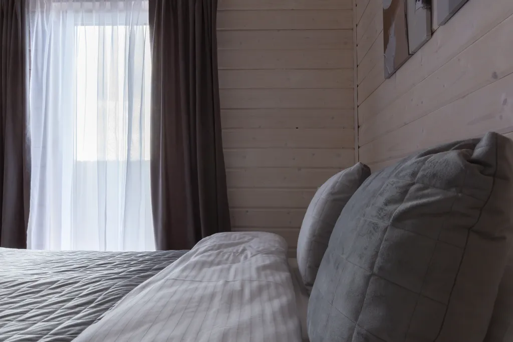 Новый стильный барнхаус с видом на лес