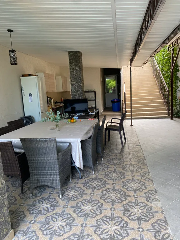 Дом в живописной деревне у моря с бассейном