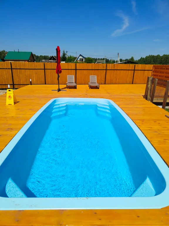 Домик на берегу озера в современном стиле со всеми удобствами