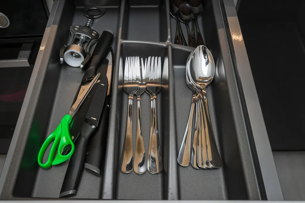 Большая современная студия у моря с видом на горы