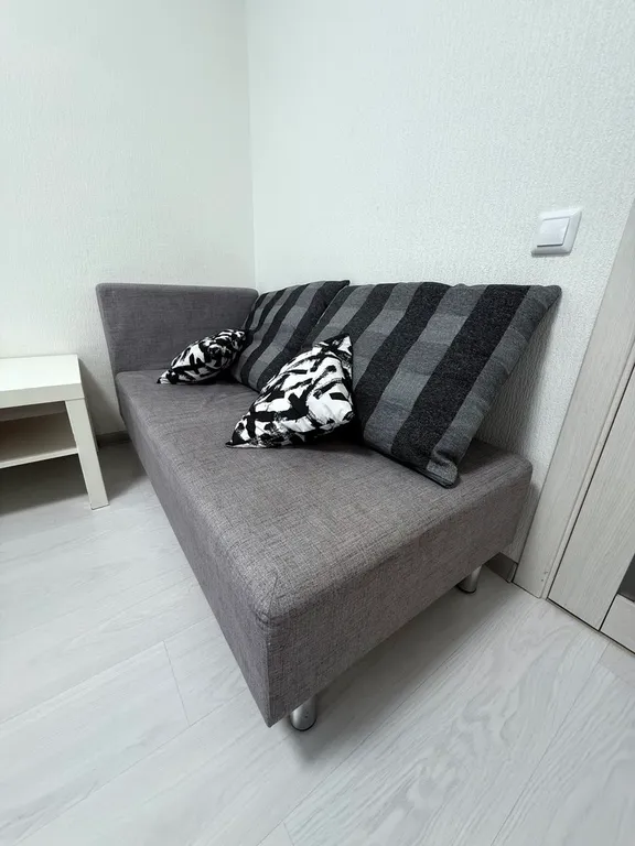 Еврдвушка в развитом районе