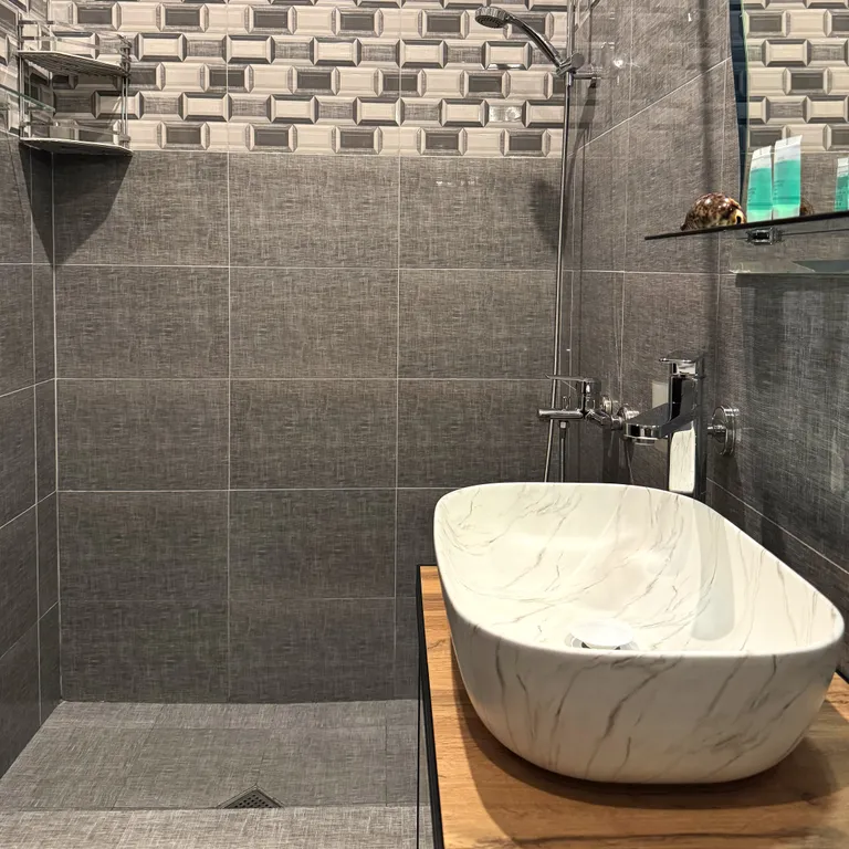 Дом, милый дом в центре города, Район Ваке