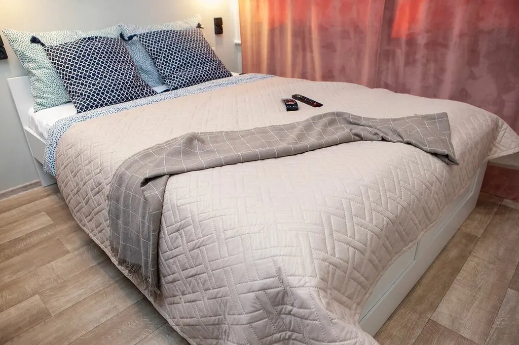 Стильная студия возле метро для двоих гостей