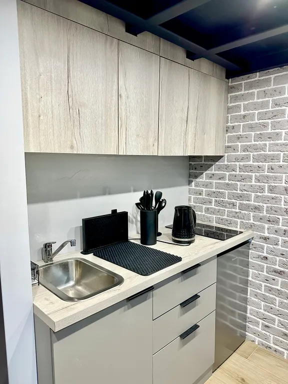 Двухуровневая студия с дизайнерским ремонтом в стиле лофт