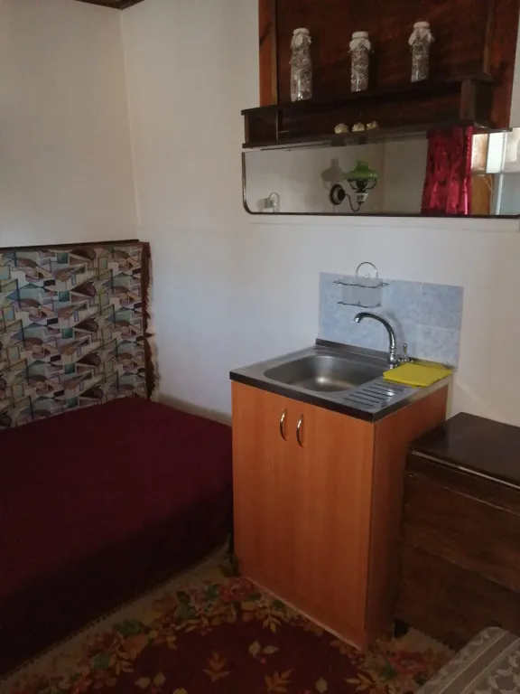 Уютный домик с террасой и видом на море, душ и туалет в помещении