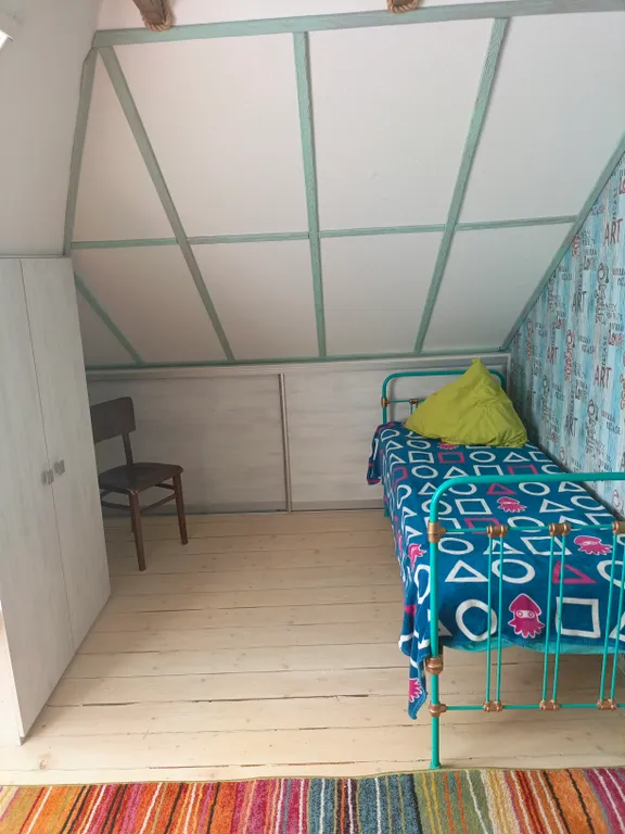 Большой дом с бассейном, просторным залом беседкой и детским домиком