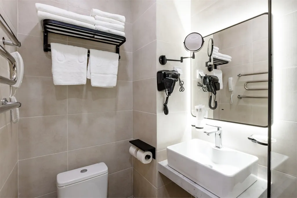 Джуниор Сюит