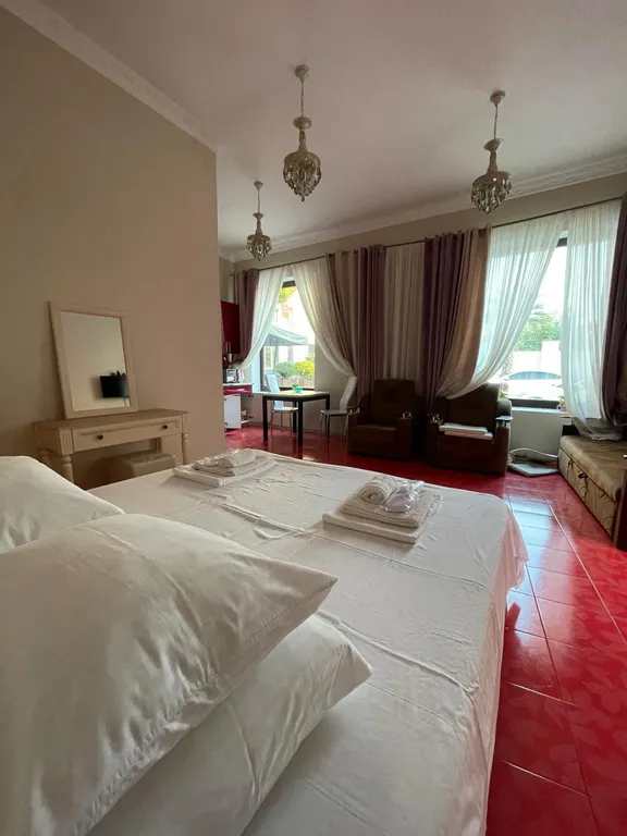 Апартаменты люкс с балконом в 200 метрах от моря с верандой