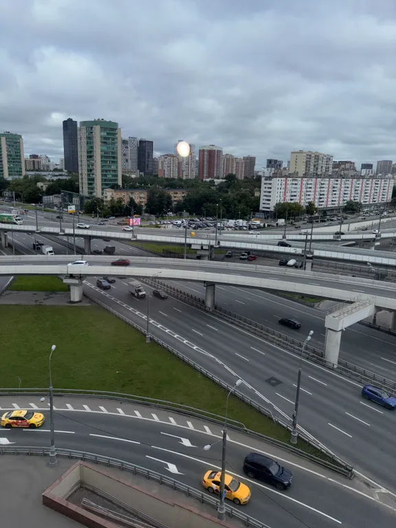 Двух Комнатная квартира рядом с метро народного ополчения.