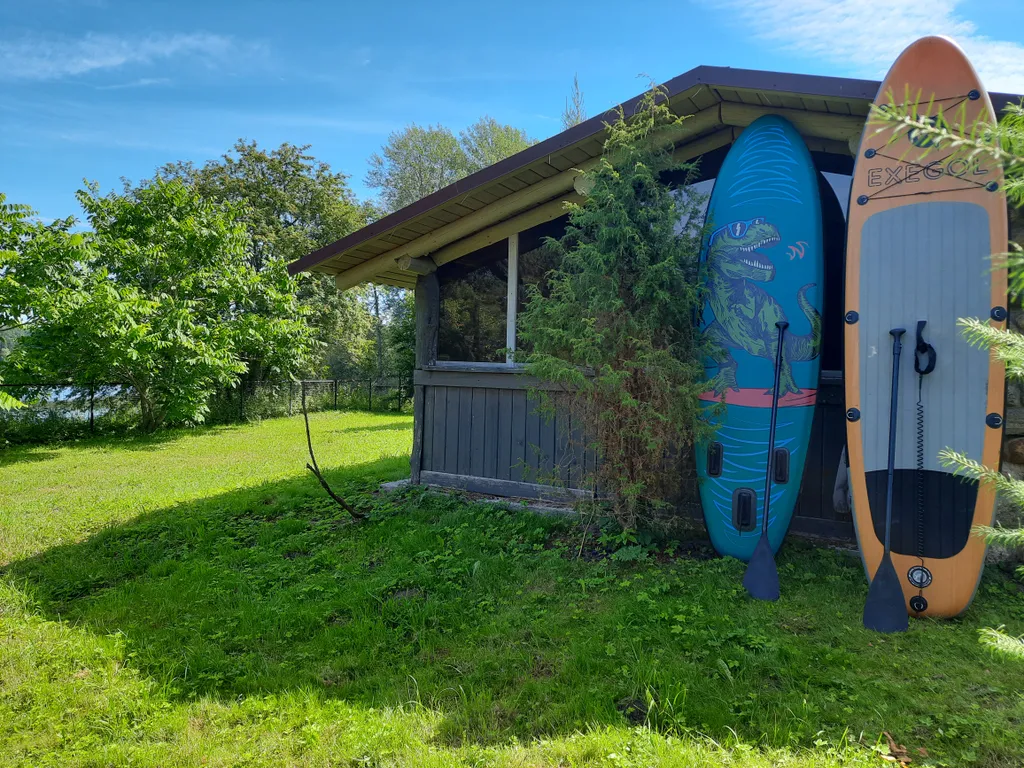 Домик с видом на озеро