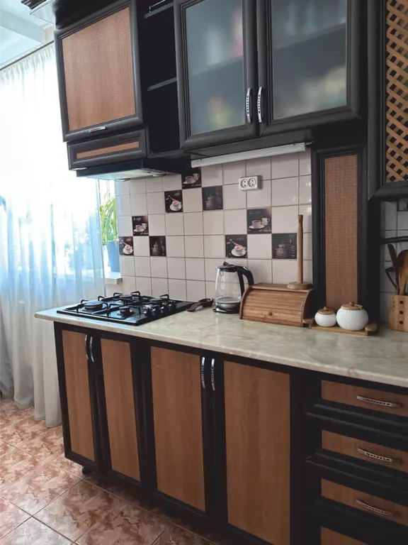 Уютный дом с отдельным двором, зоной барбекю и парковочным местом