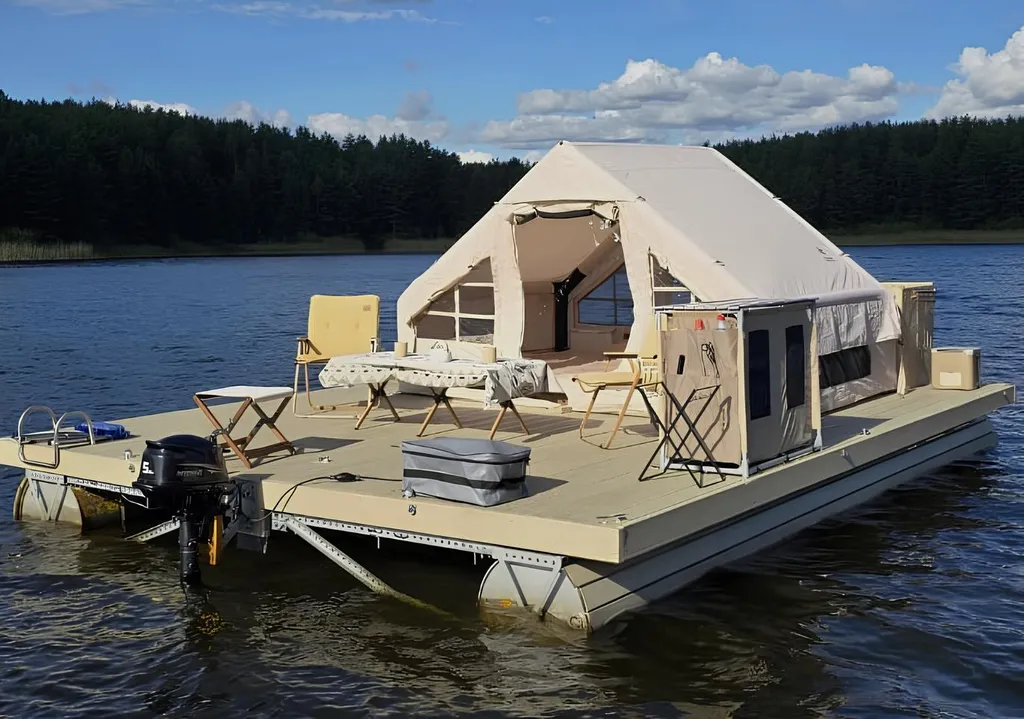 Глемпинго плот на Селигере у монастыря