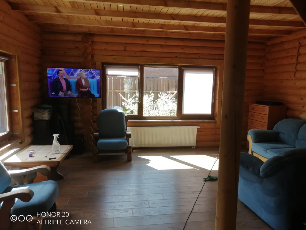 Дом из дерева у моря